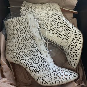 Gorgeous Alaia laser cutt booties- all white 😍